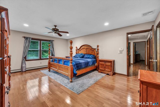 33 Shawnee Lane, Monroe, CT 06468
