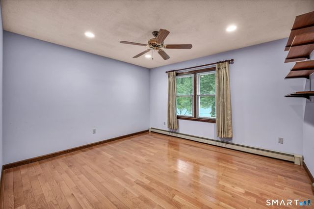 33 Shawnee Lane, Monroe, CT 06468