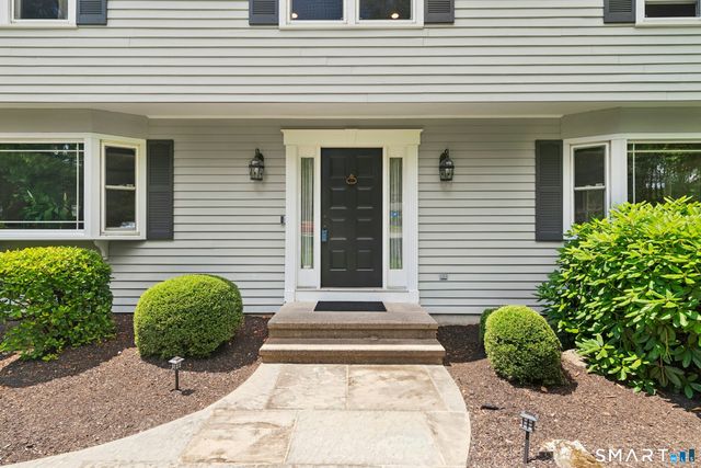 33 Shawnee Lane, Monroe, CT 06468
