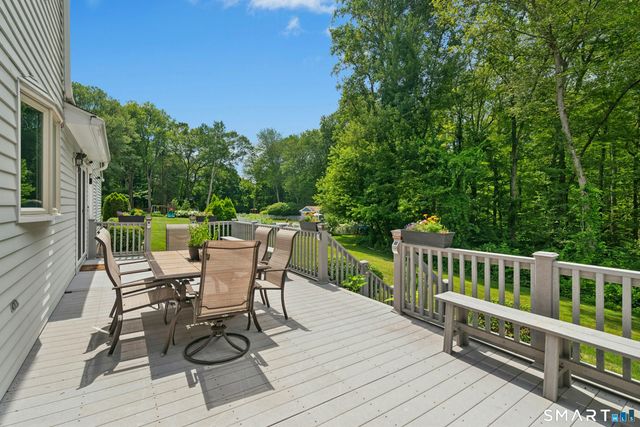 33 Shawnee Lane, Monroe, CT 06468
