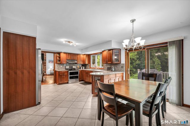 33 Shawnee Lane, Monroe, CT 06468
