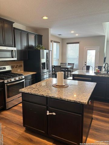 21943 Akin Byu, San Antonio, TX 78261
