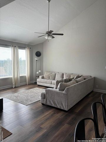 21943 Akin Byu, San Antonio, TX 78261