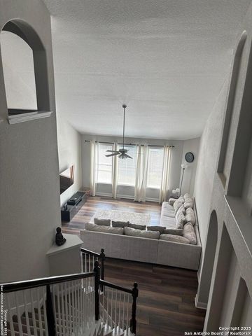 21943 Akin Byu, San Antonio, TX 78261