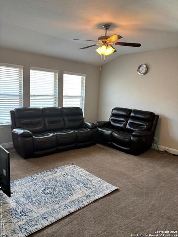 21943 Akin Byu, San Antonio, TX 78261