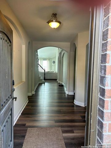 21943 Akin Byu, San Antonio, TX 78261