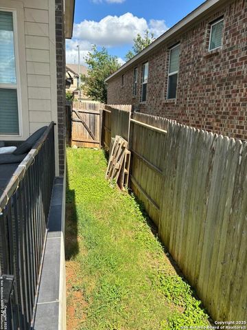 21943 Akin Byu, San Antonio, TX 78261