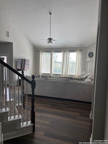 21943 Akin Byu, San Antonio, TX 78261