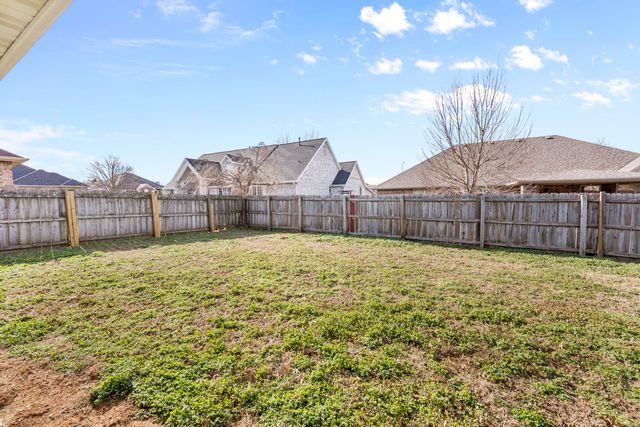 3957 N Springlawn Avenue, Springfield, MO 65803