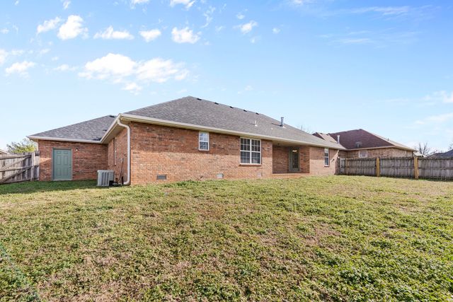 3957 N Springlawn Avenue, Springfield, MO 65803