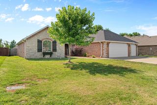 3957 North Springlawn Avenue, Springfield, MO 65803