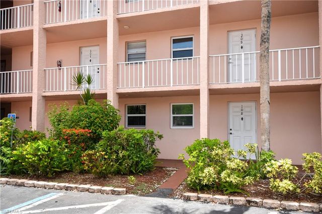 200 Turtle Lake CT 108, Naples, FL 34105