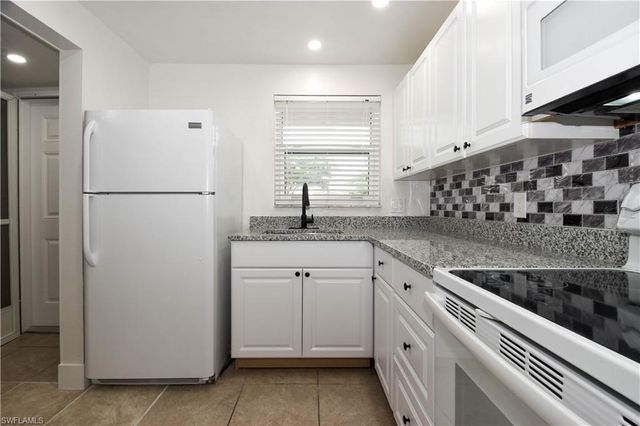 200 Turtle Lake CT 108, Naples, FL 34105