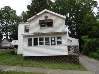 12 Chestnut Street, Gloversville, NY 12078