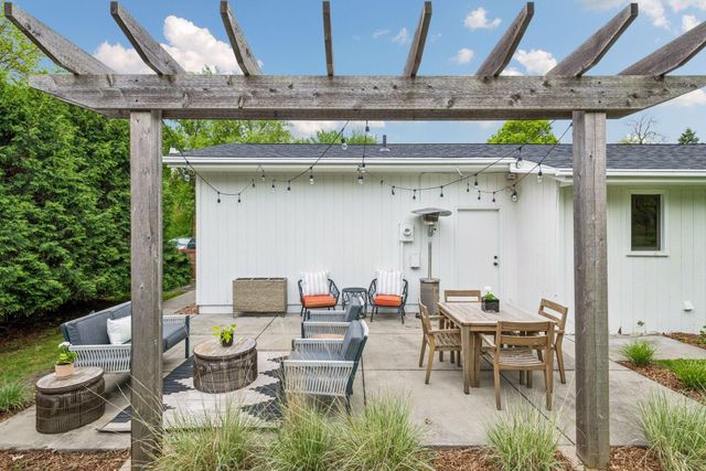 17950 3rd Avenue N, Plymouth, MN 55447
