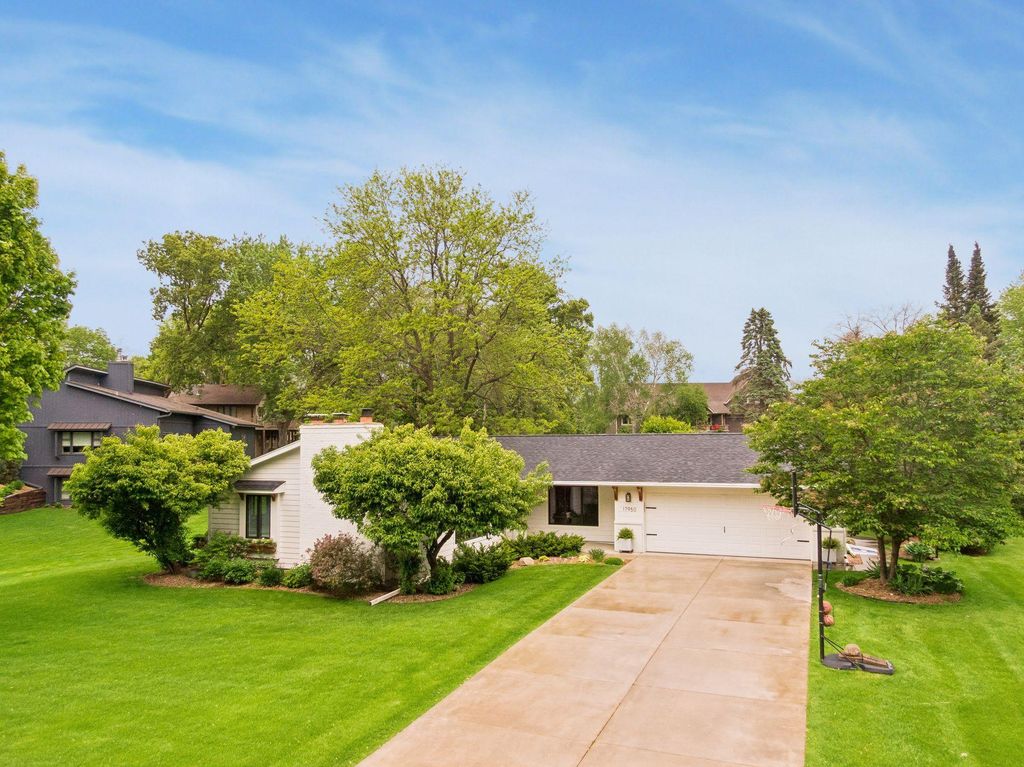 17950 3rd Avenue N, Plymouth, MN 55447