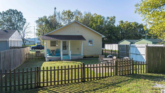 1629 Clark St, Paducah, KY 42001