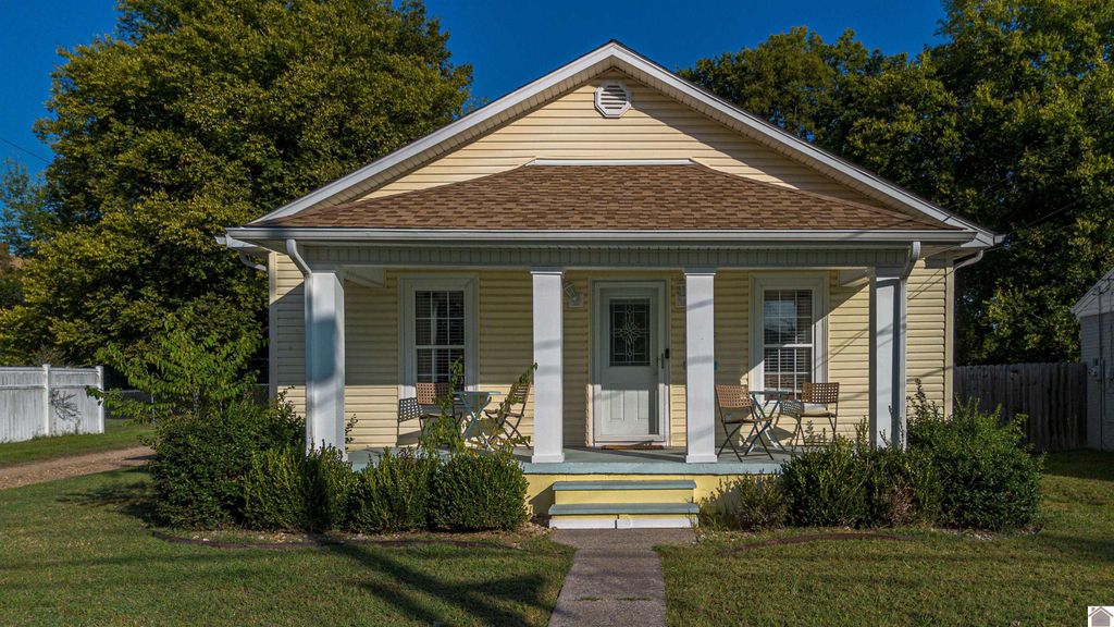 1629 Clark St, Paducah, KY 42001