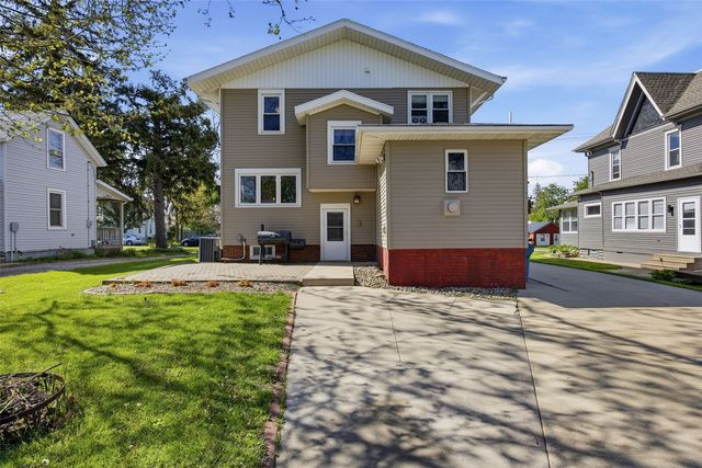 132 Church Street, Fairfax, IA 52228