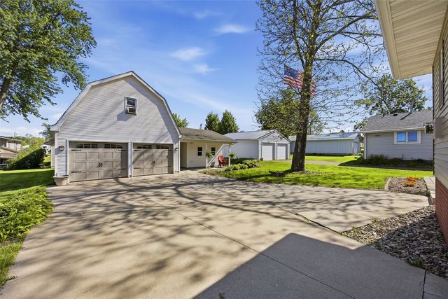 132 Church Street, Fairfax, IA 52228