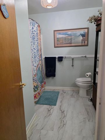 600 Avenue K SE, Childress, TX 79201