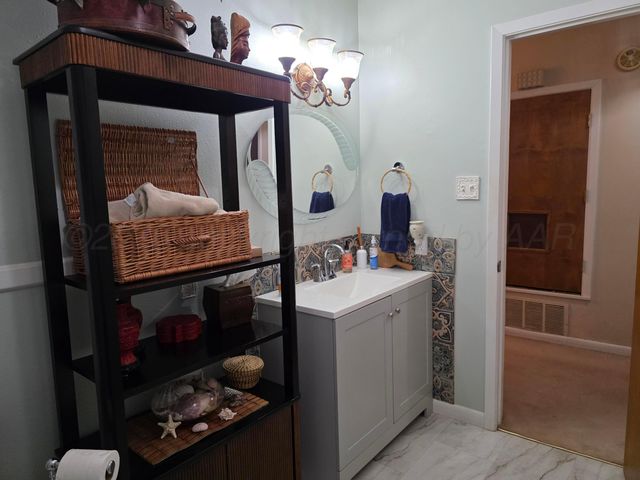 600 Avenue K SE, Childress, TX 79201