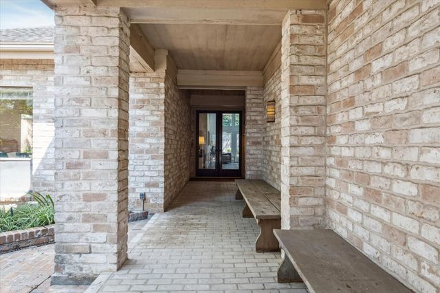 24 W Broad Oaks Drive, Houston, TX 77056