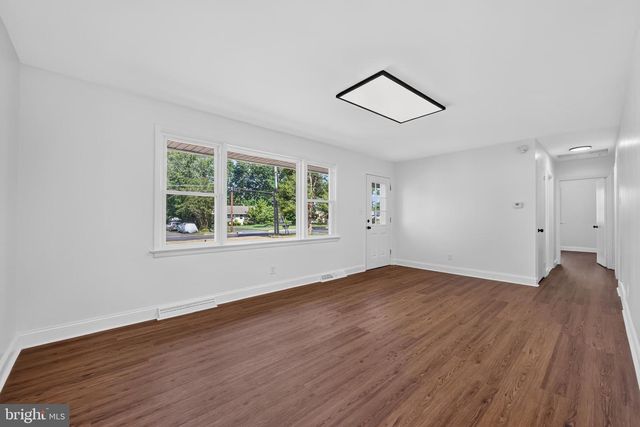 769 S VALLEY AVE, Vineland, NJ 08360