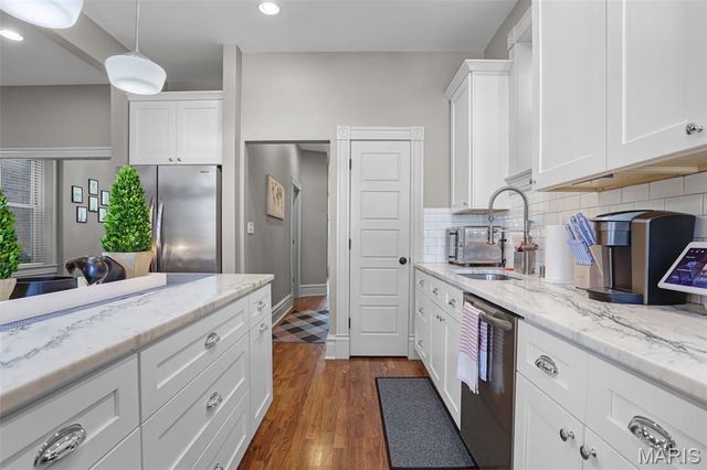 3865 McDonald Avenue, St Louis, MO 63116