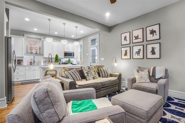 3865 McDonald Avenue, St Louis, MO 63116