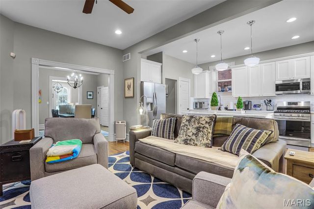 3865 McDonald Avenue, St Louis, MO 63116