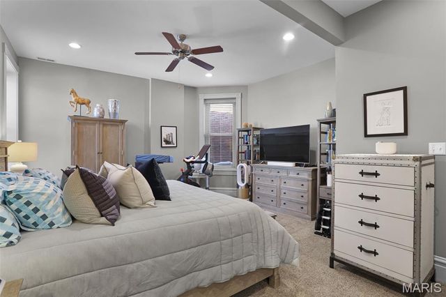 3865 McDonald Avenue, St Louis, MO 63116