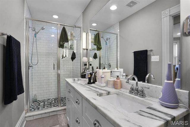 3865 McDonald Avenue, St Louis, MO 63116