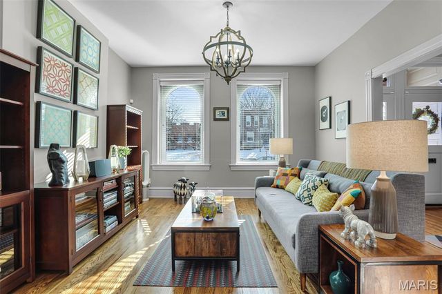 3865 McDonald Avenue, St Louis, MO 63116