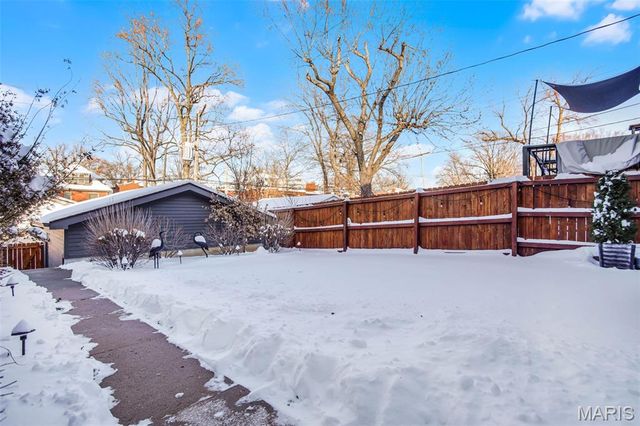 3865 McDonald Avenue, St Louis, MO 63116