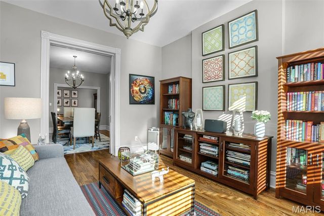 3865 McDonald Avenue, St Louis, MO 63116