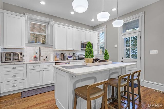 3865 McDonald Avenue, St Louis, MO 63116