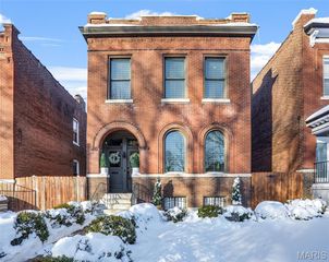 3865 McDonald Avenue, St Louis, MO 63116