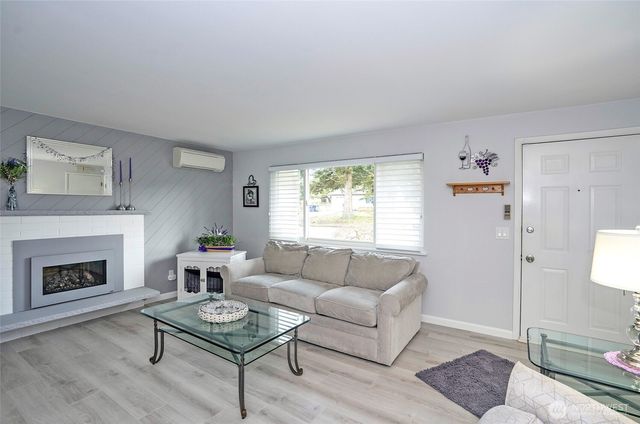 7614 47th Avenue E, Tacoma, WA 98443