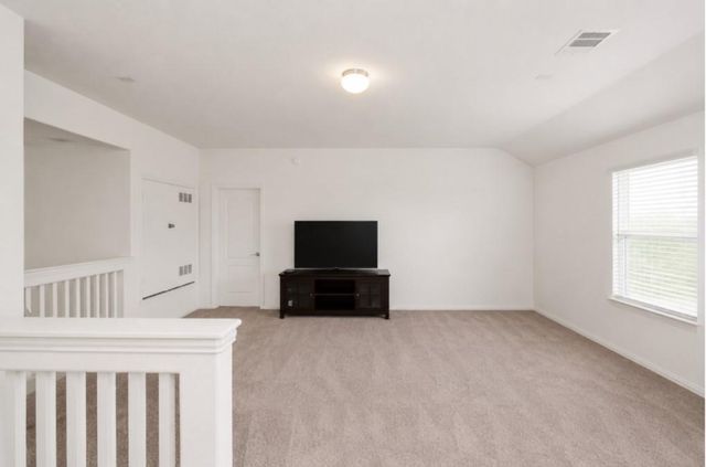 101 Long Meadow Ct, Clute, TX 77531