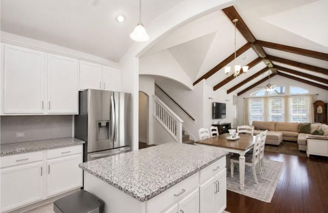 101 Long Meadow Ct, Clute, TX 77531