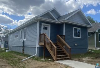 233 S Grange Ave, Sioux Falls, SD 57104