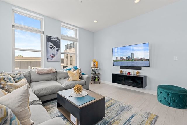 170 W Broadway 412, Boston, MA 02127