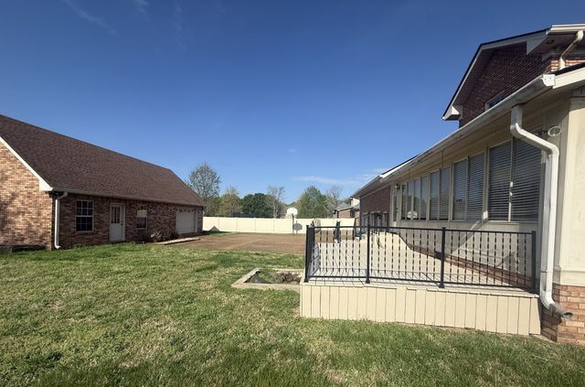 2216 Ewing Dr, Lebanon, TN 37087