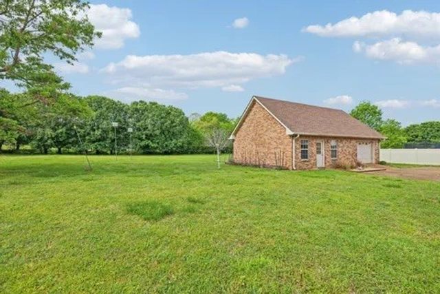 2216 Ewing Dr, Lebanon, TN 37087