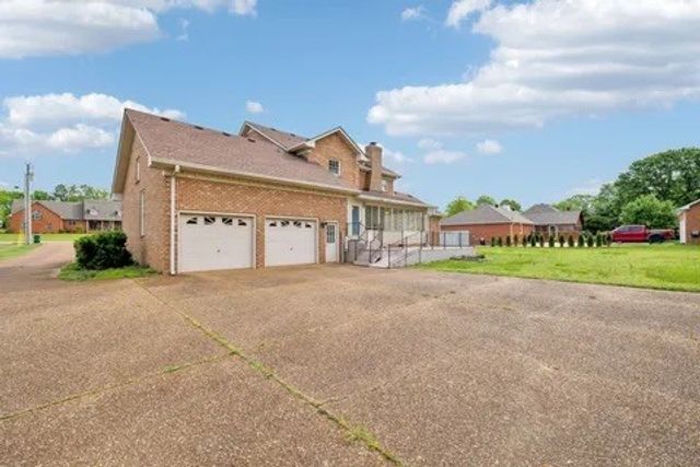 2216 Ewing Dr, Lebanon, TN 37087