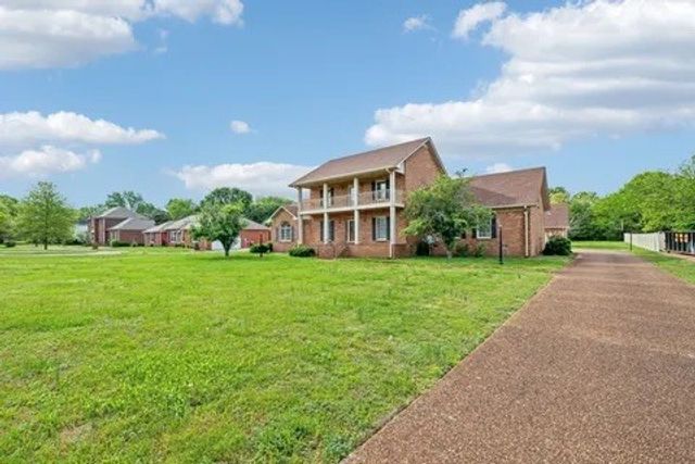 2216 Ewing Dr, Lebanon, TN 37087