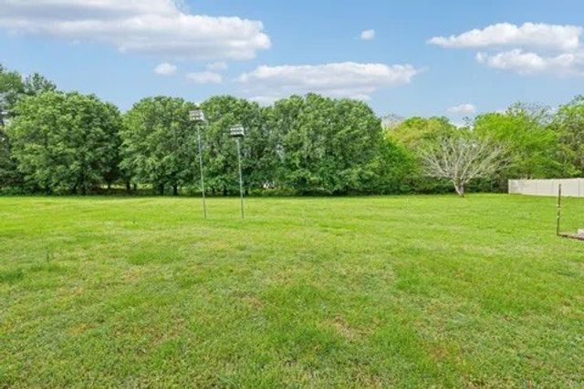 2216 Ewing Dr, Lebanon, TN 37087