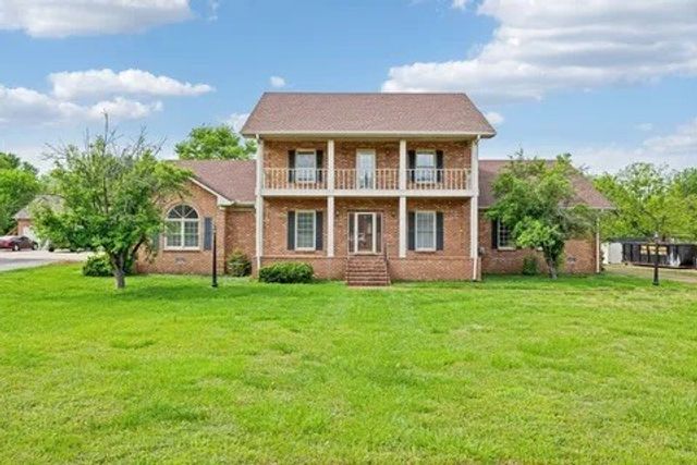 2216 Ewing Dr, Lebanon, TN 37087