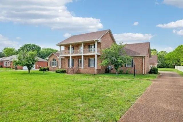 2216 Ewing Dr, Lebanon, TN 37087